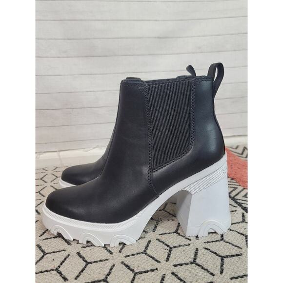 Sorel Brex Leather Chelsea Ankle Boots in Black/White, sz 6.5 - Picture 1 of 15